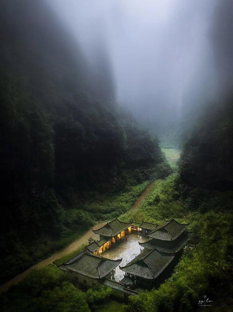 动漫人物吃东西